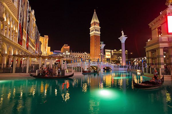 Venice,Venezia,Vơ-ni-dơ,Thành phố sông nước lãng mạn bậc nhất châu Âu,Venexia,Venessia,Venise,thành phố kênh đào,thành phố sông nước,thành phố của các kênh đào,thành phố tình yêu,thành phố thần tiên của con tim,thành phố lãng mạn,thành phố nổi,thành phố mặt nạ,thành phố kênh rạch