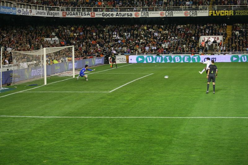 Penalty là gì,đá phạt 11 mét,đá luân lưu,luân lưu là gì,luân lưu 11m,tình huống đá penalty,bê-năn-ti,pê-năn-ti,pê-năn-ti là gì,pê năn ti,bê năn ti,pê năn ti là gì,bê năn ti là gì,đát phạt 11m,đá luân lưu 11m,Penalty và luân lưu khác nhau như thế nào,vi phạm luật phạt đền,Chiến thuật cản phá phạt đền