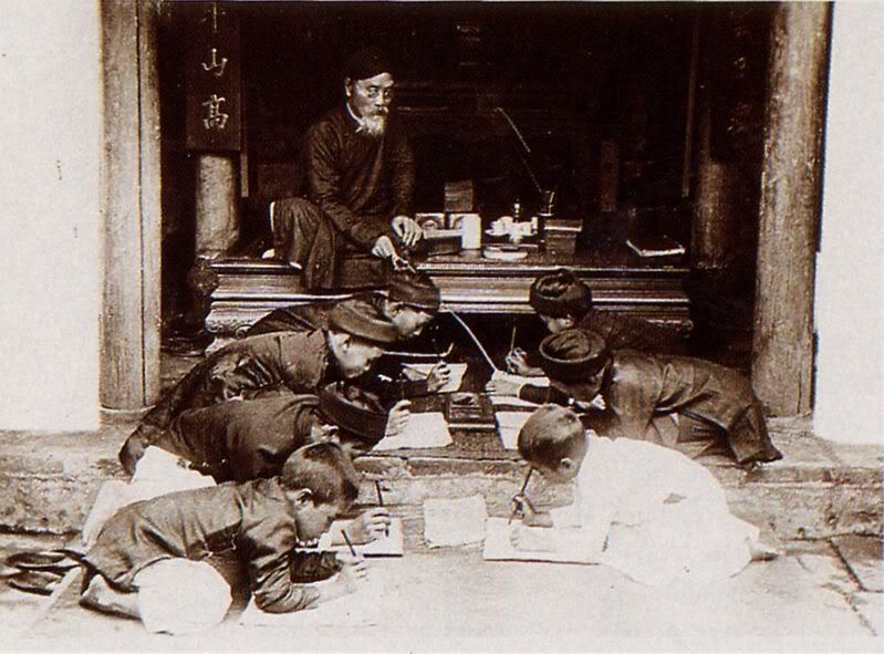 Thầy đồ đang dạy học trò