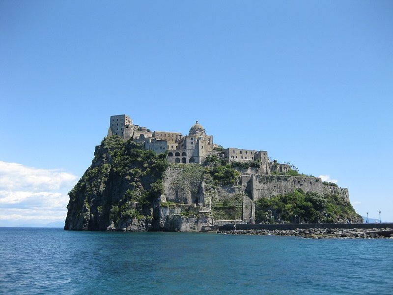 Những ngôi làng trên vách núi,công trình trên vách núi,Lâu đài Aragonese,Italia