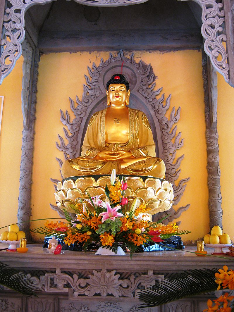Tượng Phật A-di-đà được làm vào đầu thế kỷ 21, hiện được thờ trong một ngôi chùa tại Lấp Vò (Đồng Tháp)