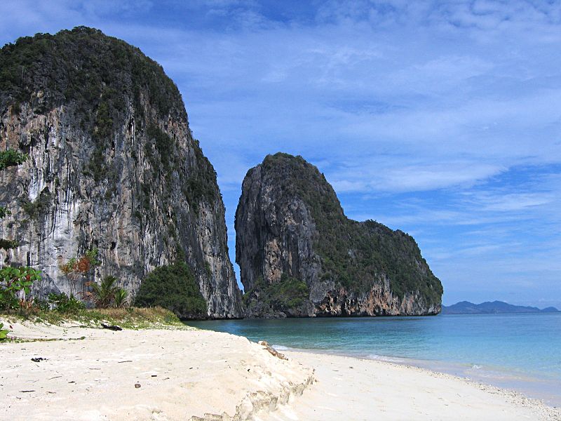 Một hòn đảo ở Nam Thái Lan, nơi thu được khá nhiều tổ yến