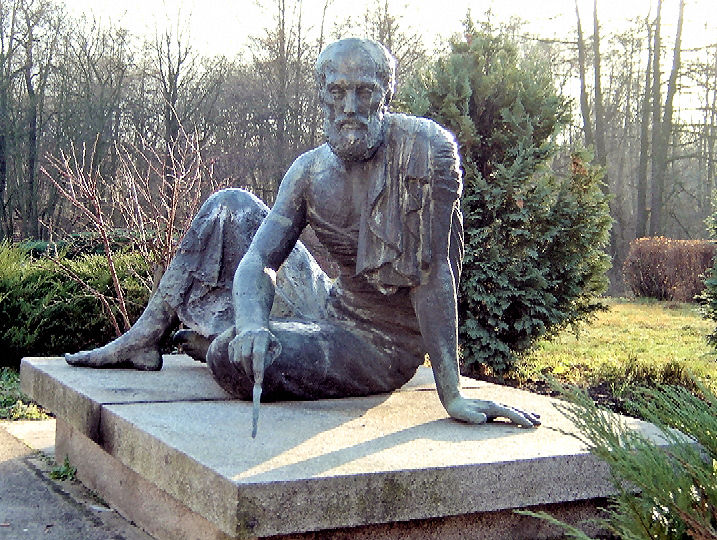 Bức tượng đồng Archimedes ở tại Đài quan sát Archenhold ở Berlin. Nó được điêu khắc bởi Gerhard Thieme và khai trương năm 1972.