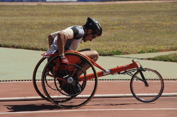 Paralympic là gì,Paralympic,Paralympic Games,Thế vận hội dành cho người khuyết tật,Thế vận hội Paralympic,Thế vận hội dành cho người khuyết tật là gì,Vận động viên Baszil ở bộ môn xe lăn tại Paralympic.