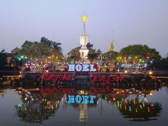 Nhà thờ đá Phát Diệm,nhà thờ đá,hình ảnh nhà thờ đá Phát Diệm,nhà thờ đá Phát Diệm Kim Sơn Ninh Bình,nhà thờ đá Phát Diệm noel,lịch sử nhà thờ đá Phát Diệm