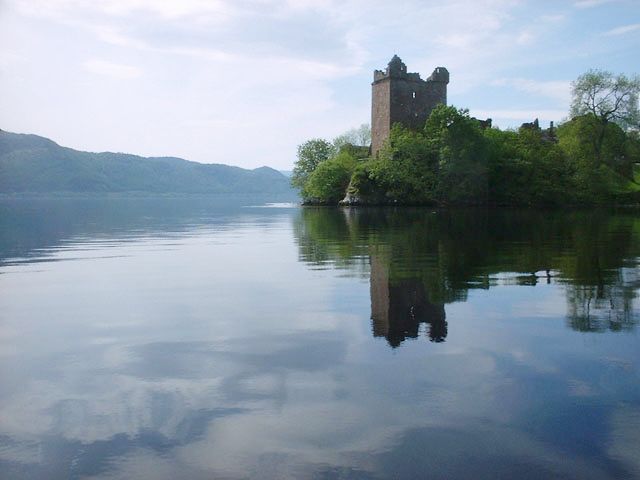 Loch Ness,hồ Loch Ness,quái vật hồ Loch Ness,Nessie,Ness,lâu đài Urquhart,Urquhart,Scotland