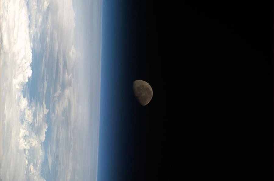 Ngắm trái đất từ trạm vũ trụ quốc tế ISS,Chùm ảnh trái đất chụp từ không gian,Ảnh đẹp trái đất,Mặt trăng