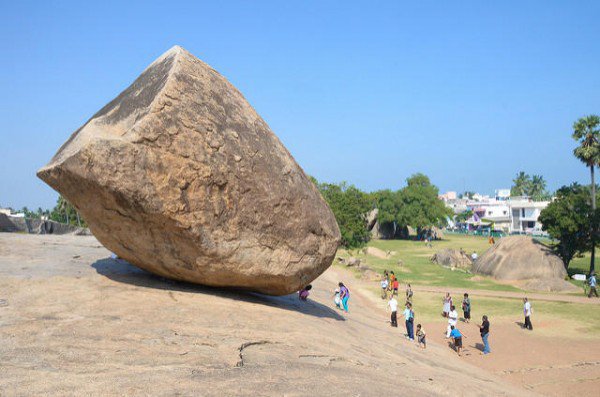 Hòn đá khổng lồ ở Ấn độ,Hòn đá khổng lồ,Hòn đá nghiêng ở Ấn độ,Hòn đó nghiêng