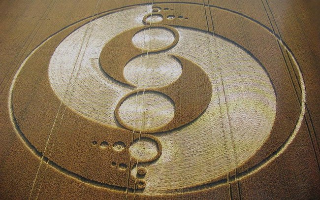 Những vòng tròn bí ẩn trên cánh đồng,Vòng tròn bí ẩn,Bí ẩn Crop circle,Crop circle,Kiệt tác trên cánh đồng