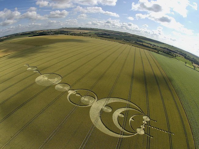 Những vòng tròn bí ẩn trên cánh đồng,Vòng tròn bí ẩn,Bí ẩn Crop circle,Crop circle,Kiệt tác trên cánh đồng