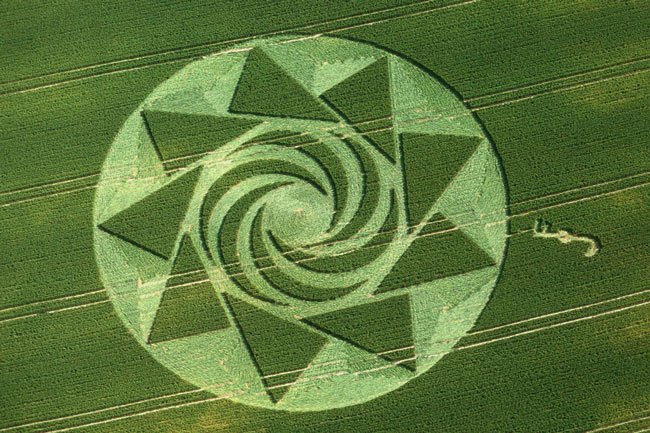 Những vòng tròn bí ẩn trên cánh đồng,Vòng tròn bí ẩn,Bí ẩn Crop circle,Crop circle,Kiệt tác trên cánh đồng