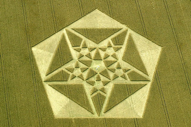 Những vòng tròn bí ẩn trên cánh đồng,Vòng tròn bí ẩn,Bí ẩn Crop circle,Crop circle,Kiệt tác trên cánh đồng
