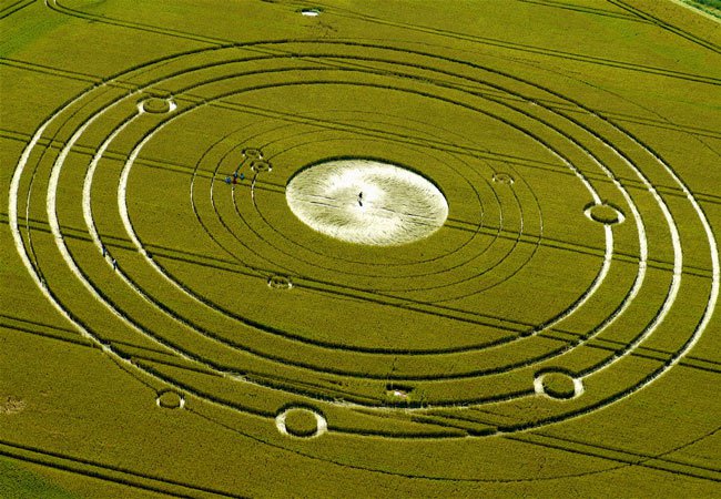 Những vòng tròn bí ẩn trên cánh đồng,Vòng tròn bí ẩn,Bí ẩn Crop circle,Crop circle,Kiệt tác trên cánh đồng