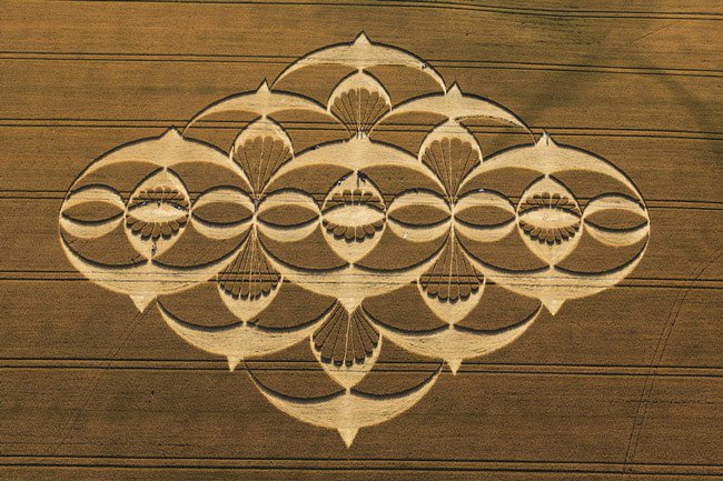 Những vòng tròn bí ẩn trên cánh đồng,Vòng tròn bí ẩn,Bí ẩn Crop circle,Crop circle,Kiệt tác trên cánh đồng
