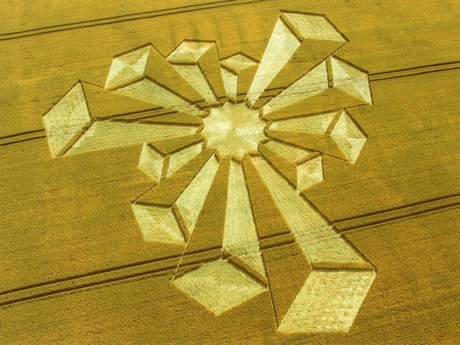 Những vòng tròn bí ẩn trên cánh đồng,Vòng tròn bí ẩn,Bí ẩn Crop circle,Crop circle,Kiệt tác trên cánh đồng