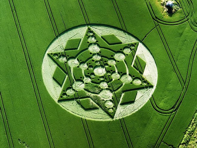 Những vòng tròn bí ẩn trên cánh đồng,Vòng tròn bí ẩn,Bí ẩn Crop circle,Crop circle,Kiệt tác trên cánh đồng