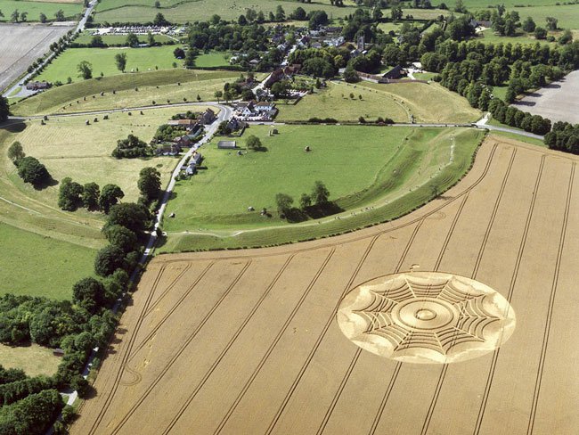 Những vòng tròn bí ẩn trên cánh đồng,Vòng tròn bí ẩn,Bí ẩn Crop circle,Crop circle,Kiệt tác trên cánh đồng