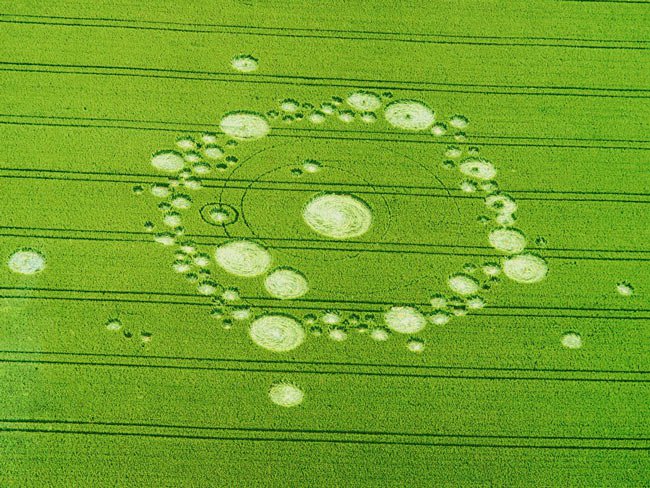 Những vòng tròn bí ẩn trên cánh đồng,Vòng tròn bí ẩn,Bí ẩn Crop circle,Crop circle,Kiệt tác trên cánh đồng