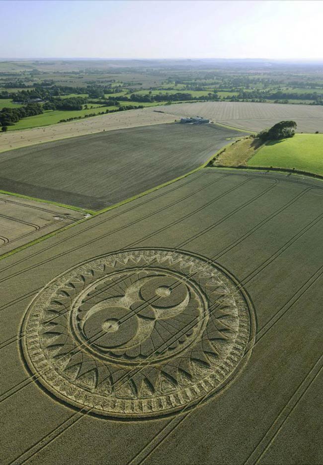 Những vòng tròn bí ẩn trên cánh đồng,Vòng tròn bí ẩn,Bí ẩn Crop circle,Crop circle,Kiệt tác trên cánh đồng
