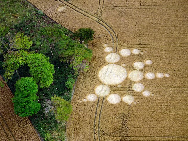 Những vòng tròn bí ẩn trên cánh đồng,Vòng tròn bí ẩn,Bí ẩn Crop circle,Crop circle,Kiệt tác trên cánh đồng