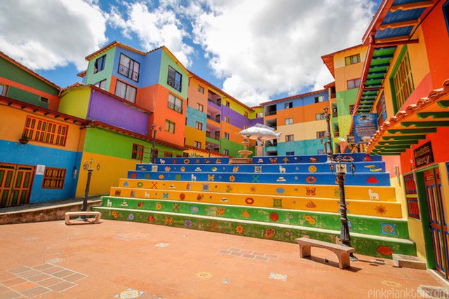 Thị trấn Guatapé,Thị trấn màu sắc
