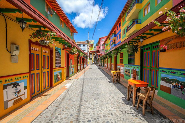 Thị trấn Guatapé,Thị trấn màu sắc