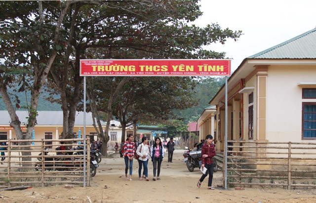 Trường THCS Yên Tĩnh,khắc phục hậu quả lũ quét,hậu quả lũ quét,thiết bị dạy học bị cuốn trôi,chậm chương trình học,tổ chức dạy bù,đuổi kịp chương trình chung của bộ,Thầy trò trường lũ quét chạy đua để kịp chương trình học
