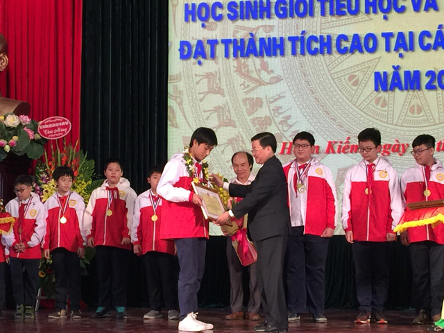 Tuyên dương học sinh,HCV cá nhân,HCB toán quốc tế,HCV Toán quốc tế,Học sinh giỏi,Tuyên dương học sinh đoạt giải trong kỳ thi Toán quốc tế 2016