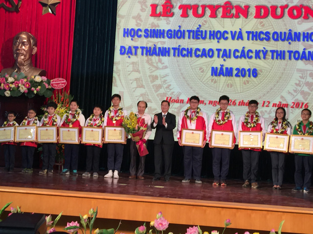 Tuyên dương học sinh đoạt giải
