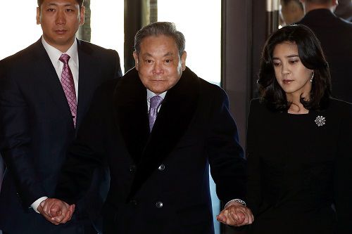 Chaebol là gì,Chaebol có nghĩa là gì,Chaebol,Tài phiệt Hàn Quốc,Tài phiệt,Gia đình trị Hàn Quốc,các tập đoàn lớn của Hàn Quốc,Tỷ phú Lee Kunhee, chủ tịch của Samsung Electronics