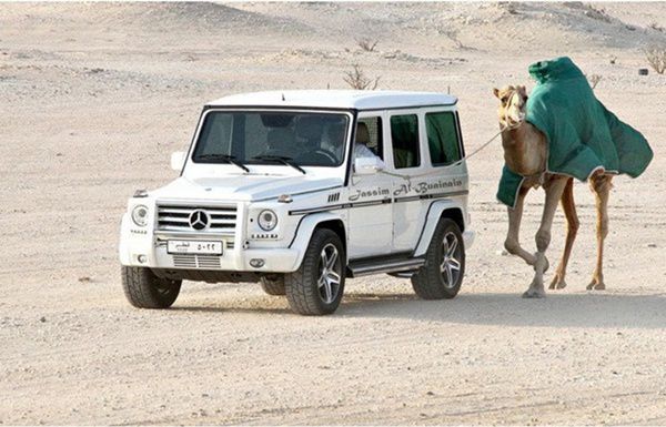 Dắt lạc đà qua sa mạc bằng Mercedes G63 trị giá gần 250.000 USD,Tiêu khiển là gì,Các thú tiêu khiển,thế nào là tiêu khiển,trò tiêu khiển,tiêu khiển,dân Dubai tiêu khiển,Dubai,các tiểu vương quốc A-rập thống nhất (UAE)