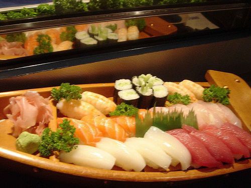 Món Sushi thuyền,Cách làm Sushi,làm suchi như thế nào,sushi là gì,Sushi,câu hỏi ẩm thực,sashimi,nguồn gốc sushi