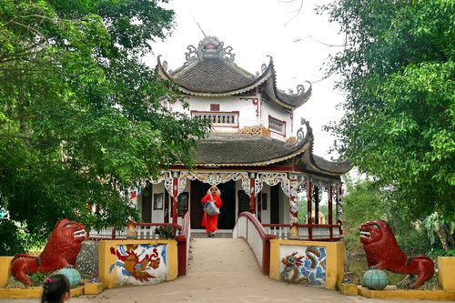 Cổ lầu - đền Dầm