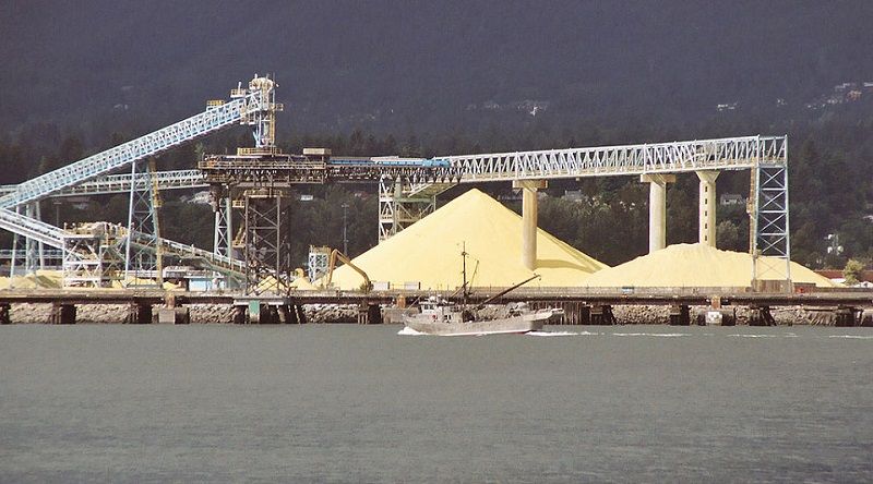 Lưu huỳnh khai thác ở Alberta, được chuẩn bị giao hàng tại Vancouver, B. C..