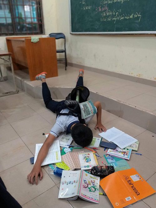 Ngã sấp mặt là gì,trào lưu ngã sấp mặt,ảnh ngã sấp mặt,ngã sấp mặt khoe của,ngã sấp mặt sang chảnh,ngã sấp mặt,fallingstars,fallingstars2018,thế nào là ngã sấp mặt
