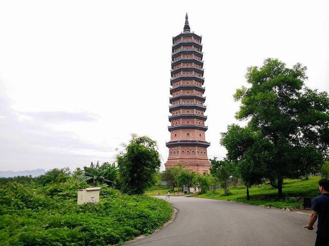 Bảo tháp chùa Bái Đính