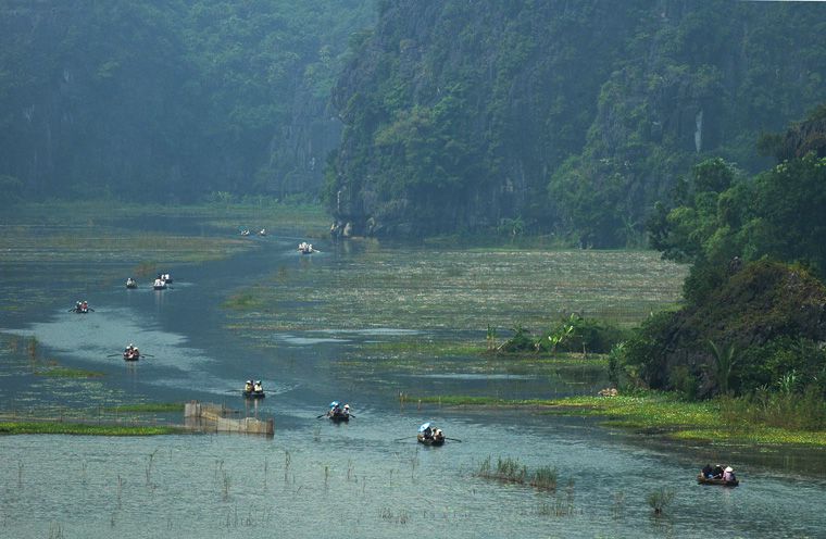 Phong cảnh Tam Cốc nhìn từ đỉnh núi