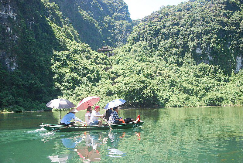 Du thuyền Tràng An Ninh Bình