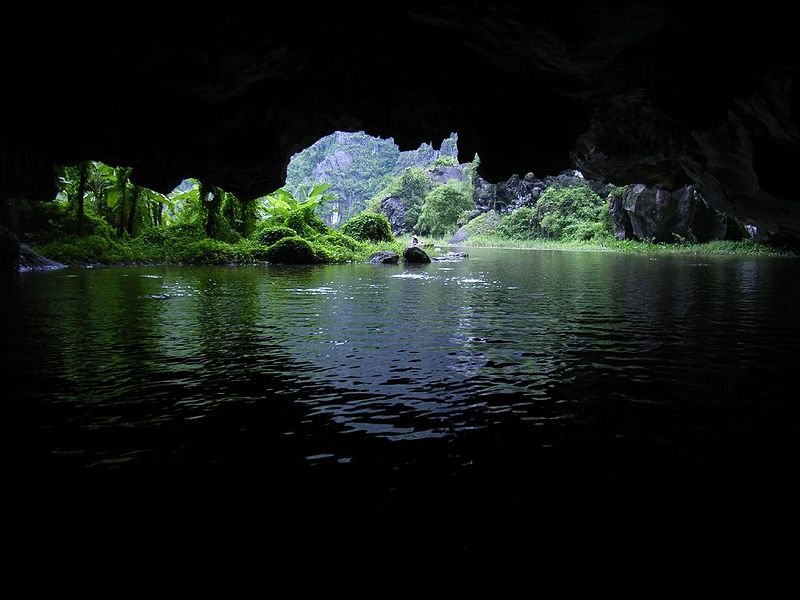 Tam Cốc - 3 hang xuyên thủy