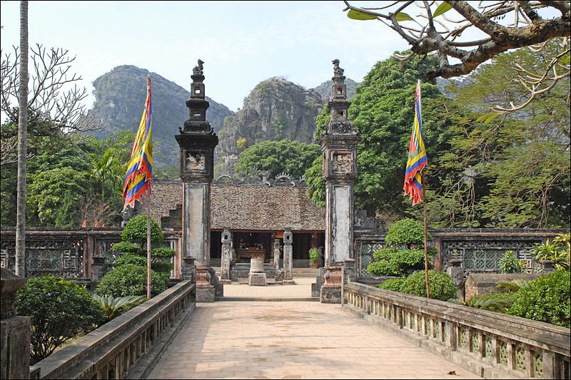 Cổng vào đền vua Đinh Tiên Hoàng