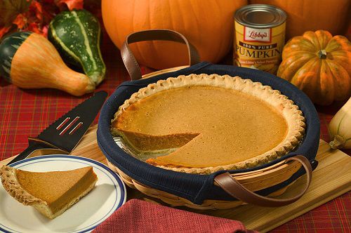 Bánh Pumpkin (Pumpkin pie) thường dùng trong mùa Lễ Tạ ơn tại Bắc Mỹ,lễ tạ ơn là gì,lễ tạ ơn vào ngày nào,sự tích lễ tạ ơn,ý nghĩa lễ tạ ơn,lễ tạ ơn ở nước nào,món ăn trong lễ tạ ơn là gì,món ăn trong lễ tạ ơn,lễ tạ ơn,What is Thanksgiving,Thanksgiving