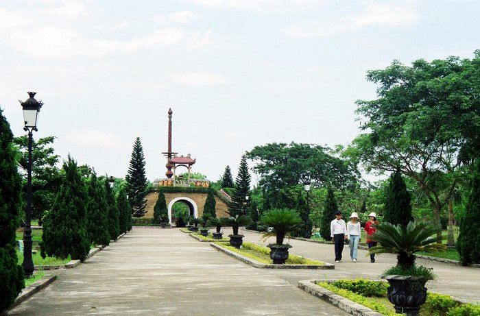 Đài tưởng niệm trong thành cổ Quảng Trị,Thành cổ Quảng Trị - Quá khứ hào hùng,Thành cổ Quảng Trị,Du lịch thành cổ Quảng Trị,Khám phá thành cổ Quảng Trị