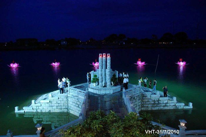 Lung linh bến thả hoa đăng lúc về đêm,Thành cổ Quảng Trị - Quá khứ hào hùng,Thành cổ Quảng Trị,Du lịch thành cổ Quảng Trị,Khám phá thành cổ Quảng Trị