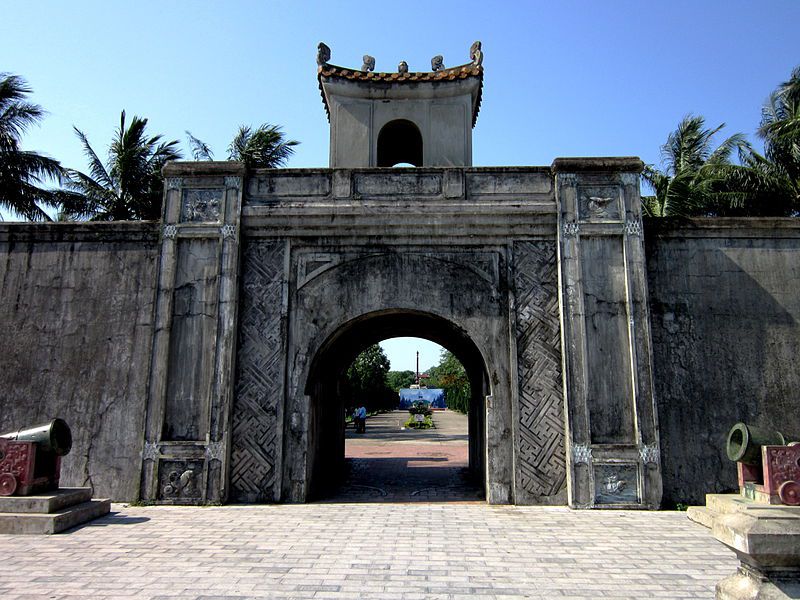 Cổng chính của tòa thành cổ Quảng Trị nằm ở trung tâm thị xã Quảng Trị, tỉnh Quảng Trị, Việt Nam,Thành cổ Quảng Trị - Quá khứ hào hùng,Thành cổ Quảng Trị,Du lịch thành cổ Quảng Trị,Khám phá thành cổ Quảng Trị