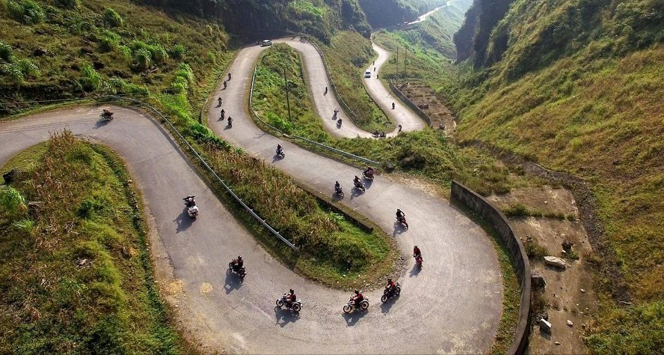 Đường đi lên khu du lịch Bản Lác Mai Châu - Hòa Bình