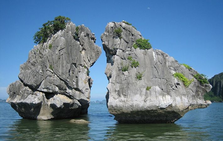 Hòn trống mái (Hòn gà chọi),Vịnh Hạ Long (Quảng Ninh),Vịnh Hạ Long,Hạ Long bay,Hạ Long - Quảng Ninh,Quảng Ninh