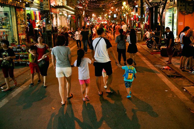 Phố ẩm thực Hàng Buồm