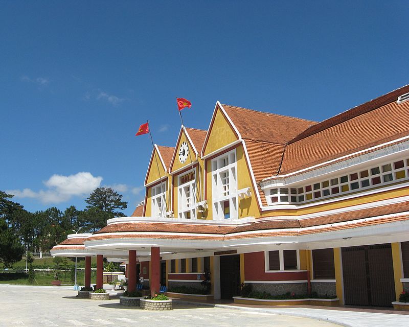 Nhà ga xe lửa Đà Lạt, xây dựng từ năm 1932 đến năm 1938, ngày nay trở thành một địa điểm du lịch,Đà Lạt - Thành phố mộng mơ,Thành phố Đà Lạt,Đà Lạt - Lâm Đồng,Thành phố Đà Lạt tỉnh Lâm Đồng