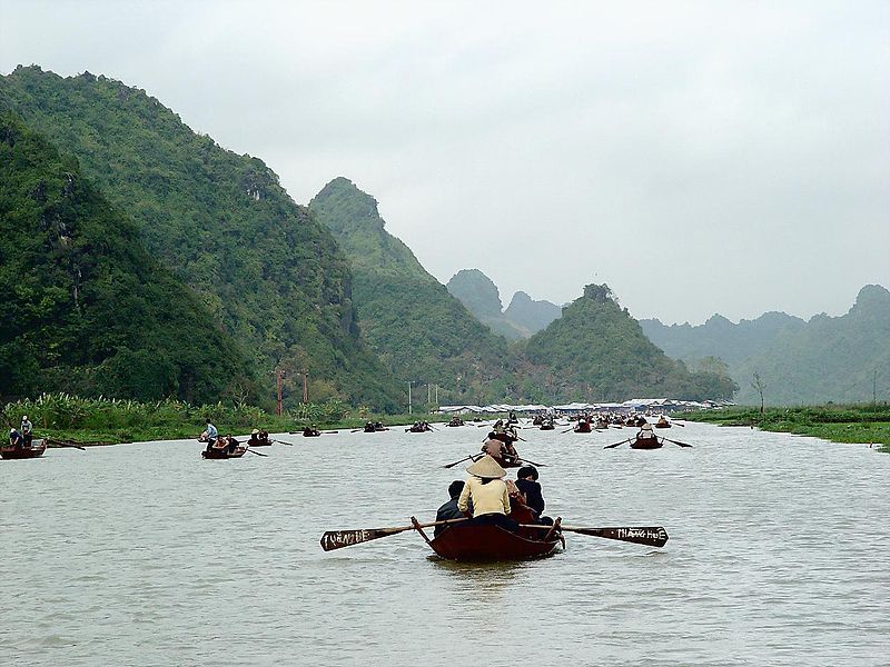 Đi thuyền trên suối Yến,Chùa Hương - Hà Nội,Chùa Hương,Hương Sơn,Quần thể chùa Hương,Lễ hội chùa Hương,Du lịch chùa Hương