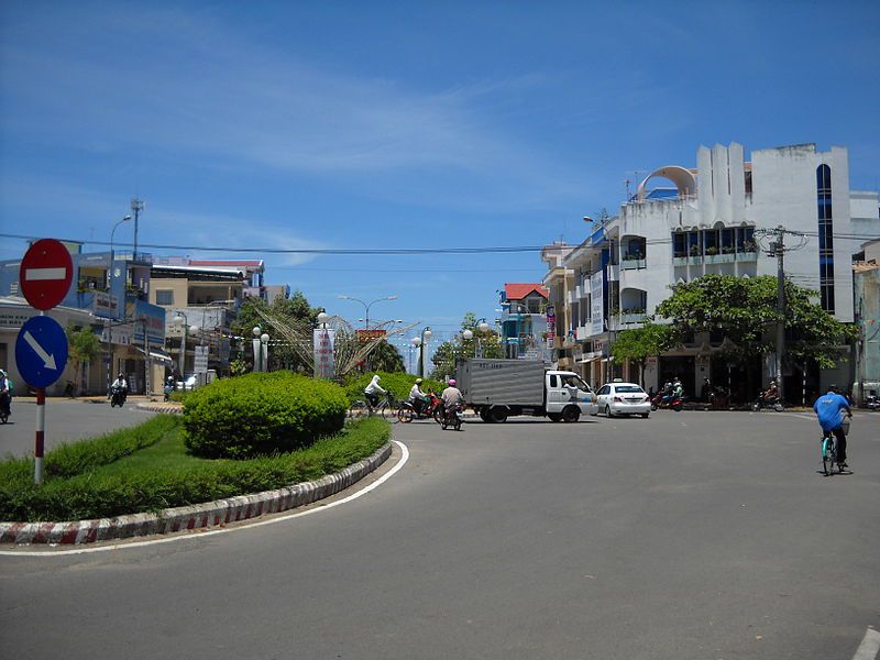 Vòng xoay góc đường Thống Nhất và đường 16-4 trung tâm thành phố Phan Rang